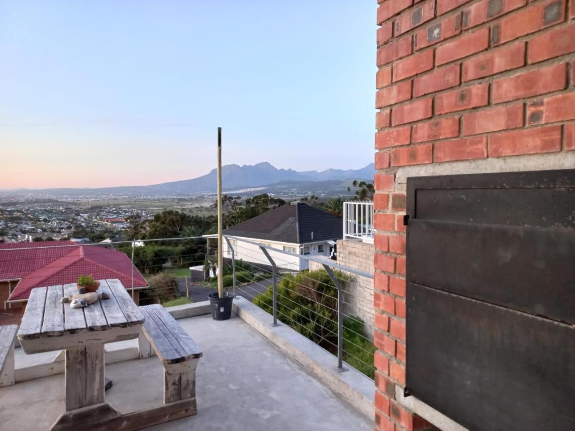 Chapman View Apartment